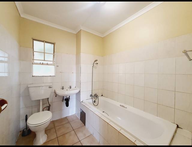 2 BEDROOM APARTMENT TO LET IN VORNA VALLEY